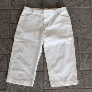 Lee white Capri Jeans  Like New